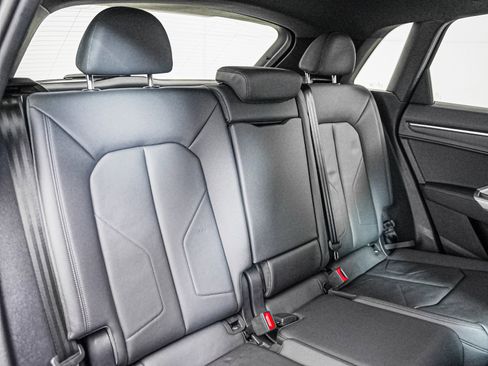 Used 2023 Audi Q3 2.0T Premium image 13