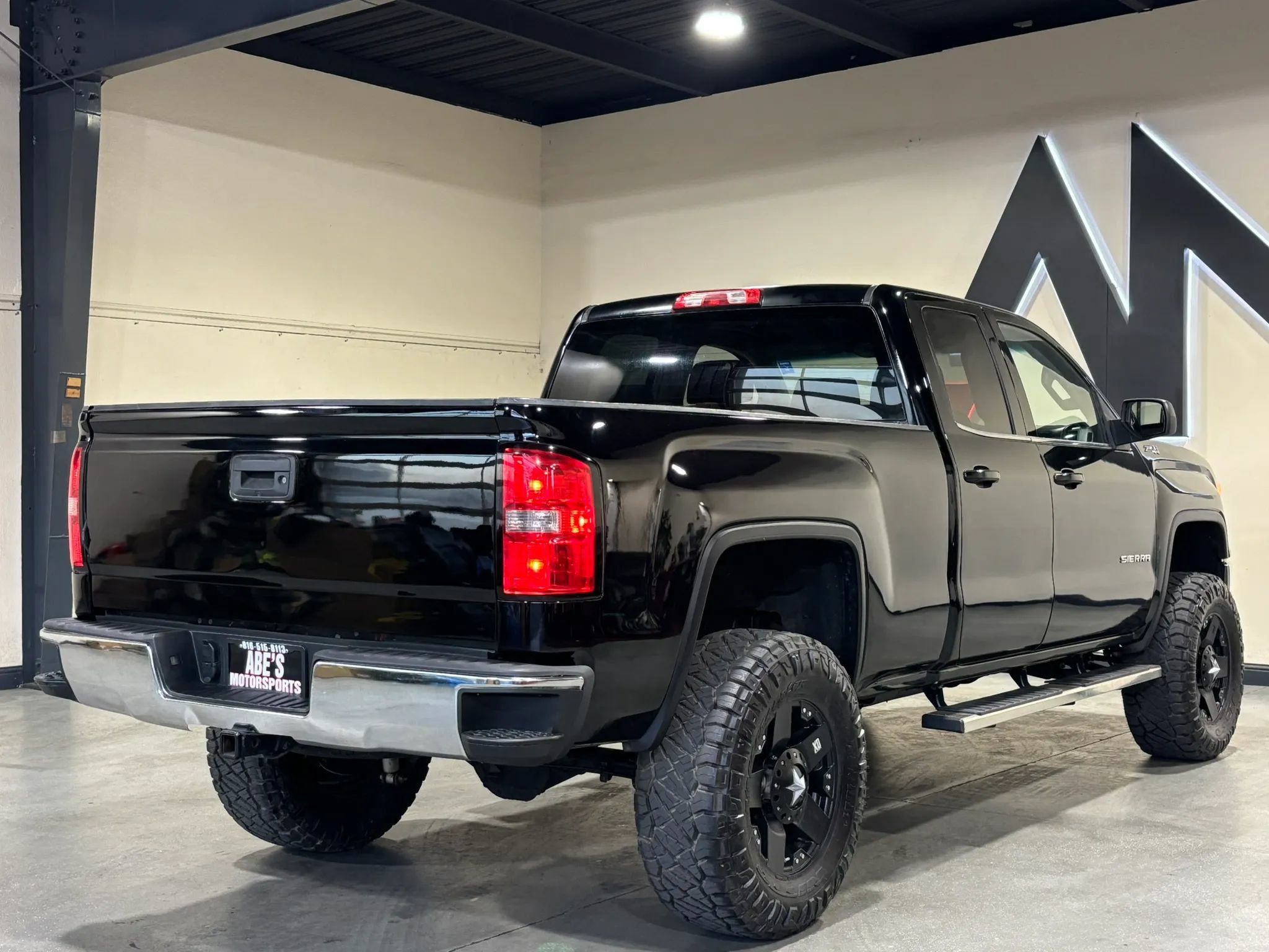Used 2015 GMC Sierra 1500 SLE w/ SLE Value Package AWD/4WD image 4