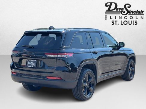 Used 2023 Jeep Grand Cherokee Limited w/ Black Appearance Package AWD/4WD image 3