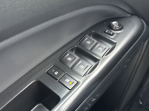 Used 2022 Chevrolet Colorado Z71 AWD/4WD image 28