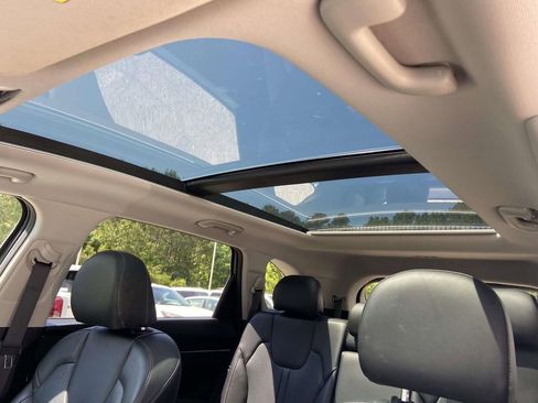 Used 2022 Kia Sorento S w/ Panoramic Sunroof Package FWD image 19