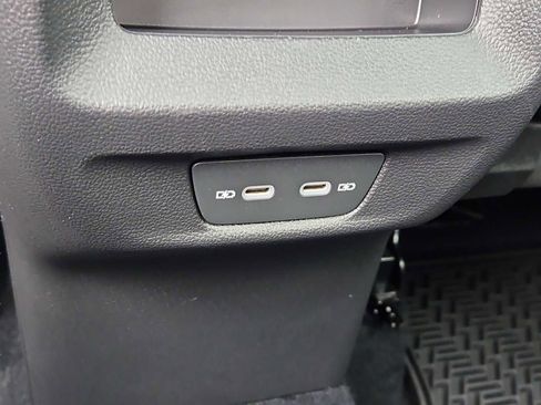 Used 2025 Volkswagen Tiguan SE AWD/4WD image 24