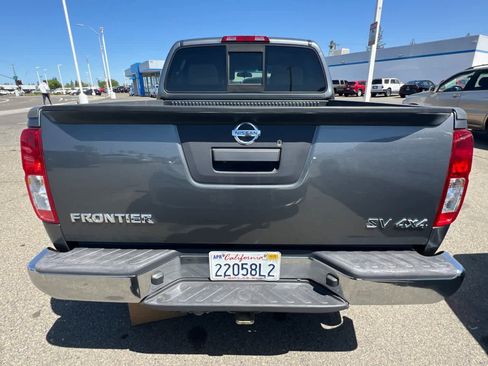 Used 2018 Nissan Frontier SV image 5