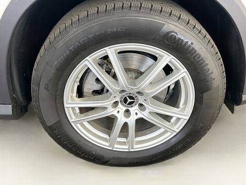 Used 2025 Mercedes-Benz GLC 300 4MATIC image 11