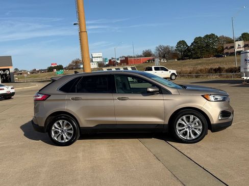 Used 2021 Ford Edge Titanium AWD/4WD image 4