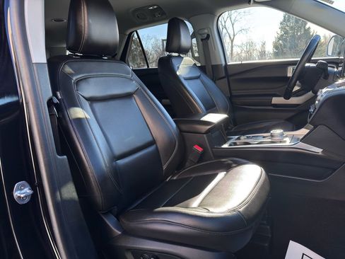 Used 2021 Ford Explorer XLT w/ Equipment Group 202A image 33