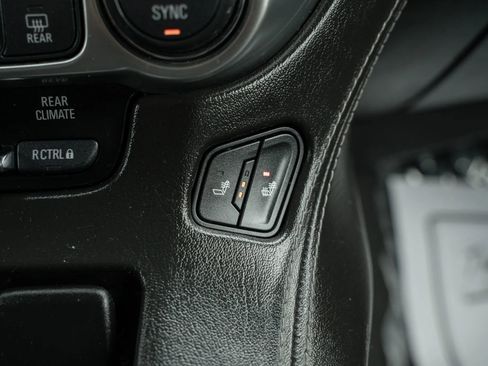 Used 2019 Chevrolet Suburban LT RWD image 28