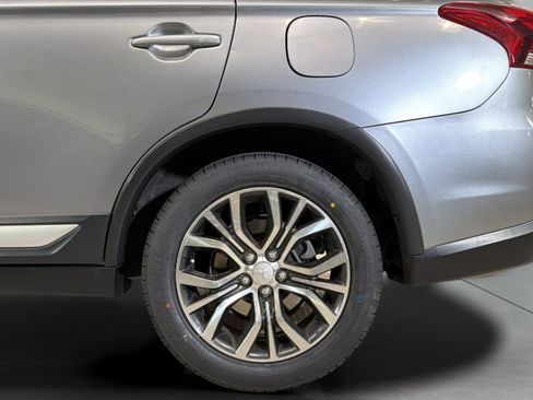 Used 2017 Mitsubishi Outlander SE FWD image 37