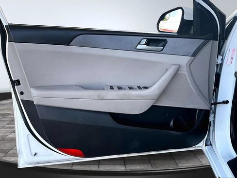 Used 2017 Hyundai Sonata SE FWD image 17