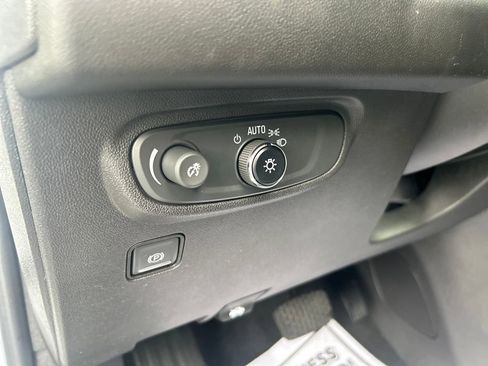 Used 2022 GMC Terrain SLE w/ Driver Convenience Package image 21