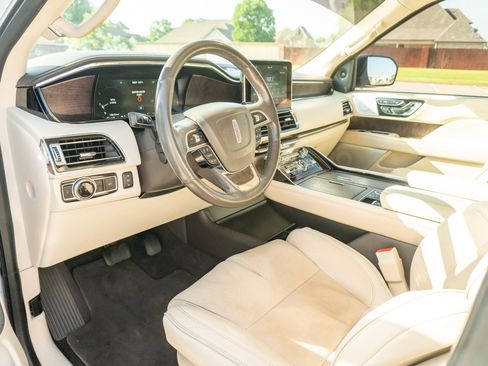 Used 2018 Lincoln Navigator Reserve AWD/4WD image 10