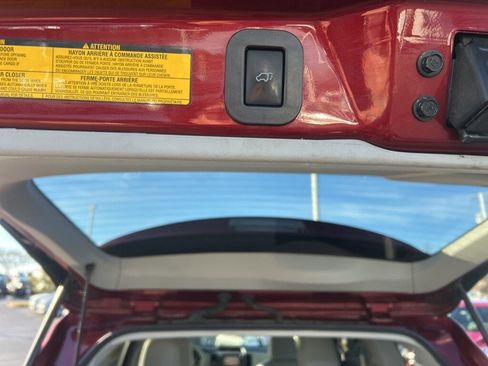 Used 2013 Toyota Sienna XLE image 18