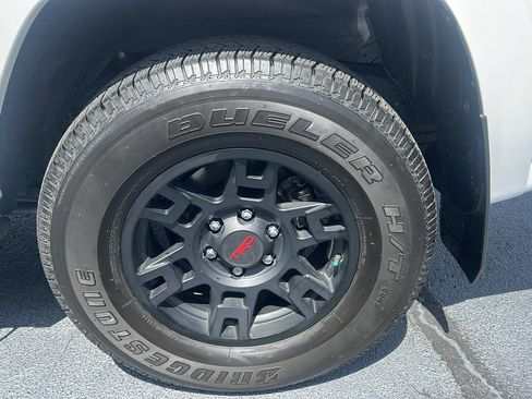 Used 2024 Toyota 4Runner SR5 Premium w/ Moonroof Package AWD/4WD image 9