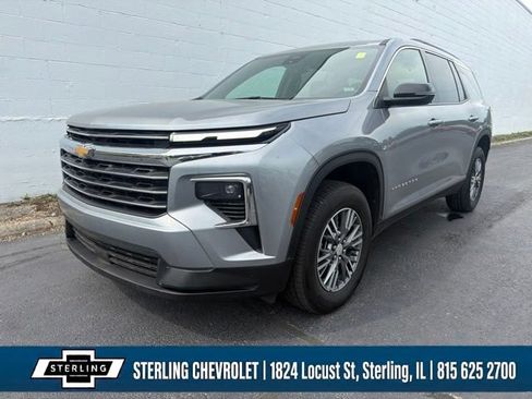 Used 2025 Chevrolet Traverse LT FWD image 5
