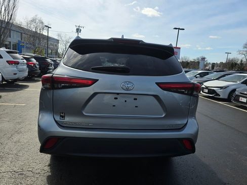 Used 2021 Toyota Highlander XLE image 6