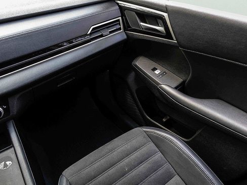 Used 2024 Mitsubishi Outlander AWD image 19