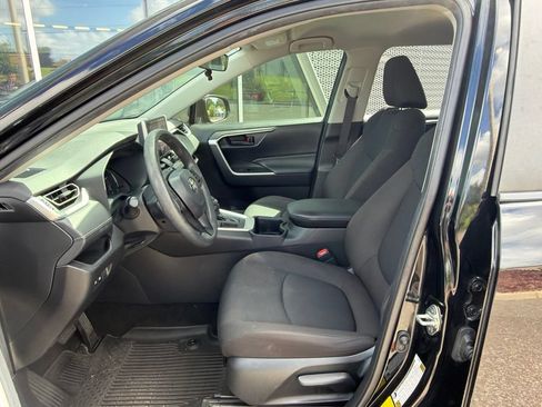 Used 2023 Toyota RAV4 LE FWD image 7