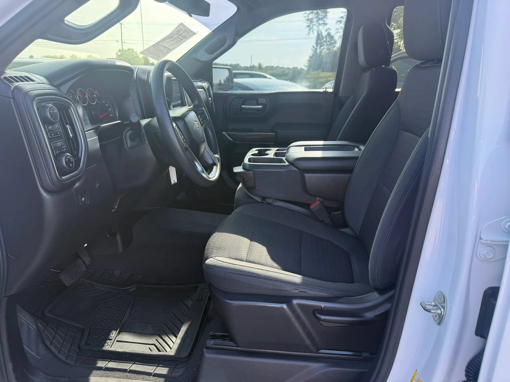 Used 2020 Chevrolet Silverado 1500 LT w/ Z71 Off-Road Package AWD/4WD image 7