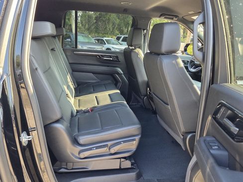 Used 2025 Chevrolet Suburban LT AWD/4WD image 21