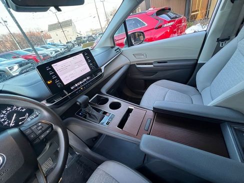 Used 2024 Toyota Sienna LE image 13