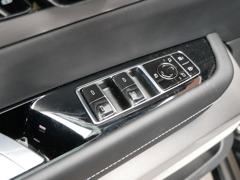 Certified 2026 Cadillac Vistiq Platinum AWD/4WD image 9