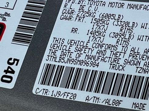 Used 2025 Toyota Tacoma SR5 image 33