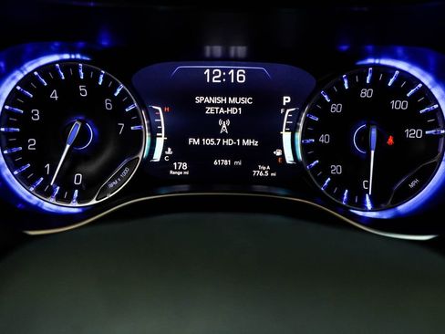 Used 2023 Chrysler Pacifica Limited image 35