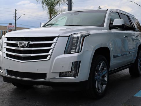 Used 2016 Cadillac Escalade Premium AWD/4WD image 2