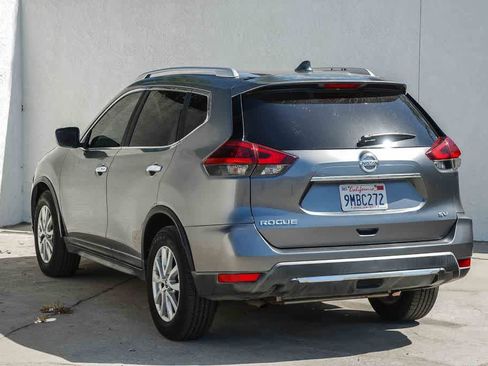 Used 2018 Nissan Rogue SV FWD image 6