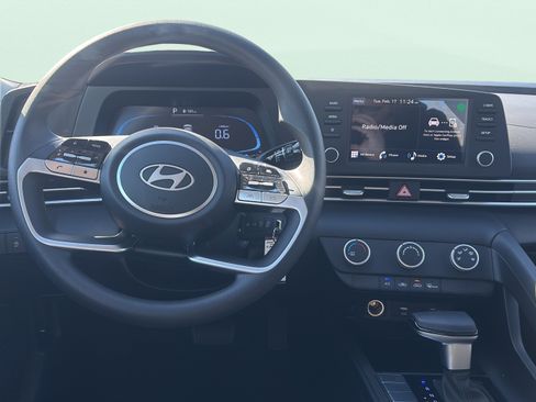 Certified 2026 Hyundai Elantra SE FWD image 10