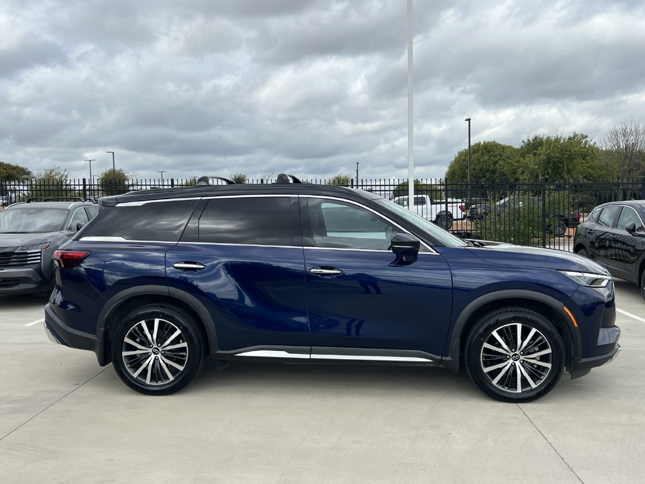 Used 2022 INFINITI QX60 Autograph w/ Cargo Package FWD image 3