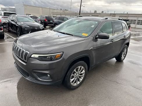 Used 2019 Jeep Cherokee Latitude Plus image 2