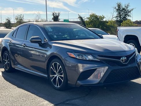 Certified 2019 Toyota Camry SE w/ Accessory Appearance Package FWD image 2