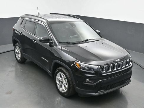 Used 2025 Jeep Compass Latitude AWD/4WD image 51