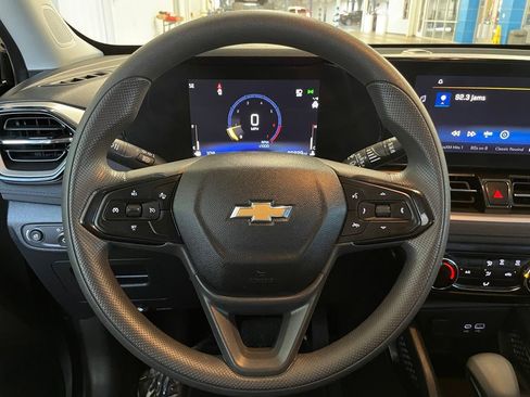 Used 2025 Chevrolet TrailBlazer LT FWD image 16