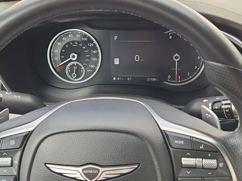 Used 2025 Genesis G70 2.5T image 26