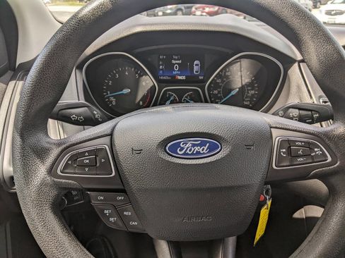 Used 2017 Ford Focus SEL FWD image 18