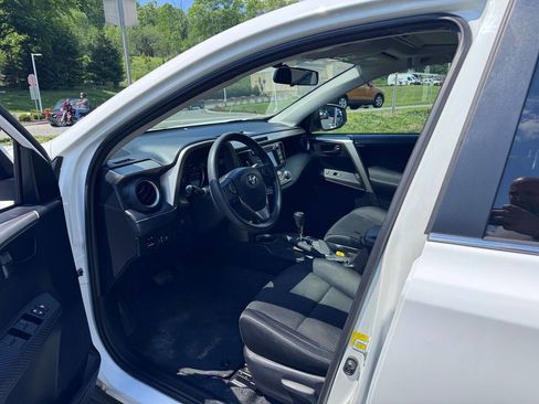 Used 2013 Toyota RAV4 XLE AWD/4WD image 6