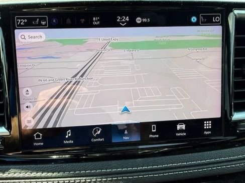 Used 2025 Chrysler Pacifica Limited FWD image 2