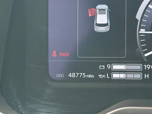 Used 2024 Toyota Sequoia Platinum AWD/4WD image 22