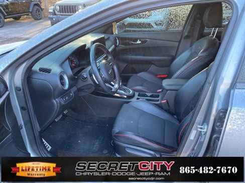 Used 2022 Kia Forte GT w/ GT Technology Package image 9