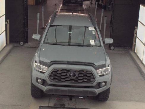 Used 2021 Toyota Tacoma TRD Off-Road image 2