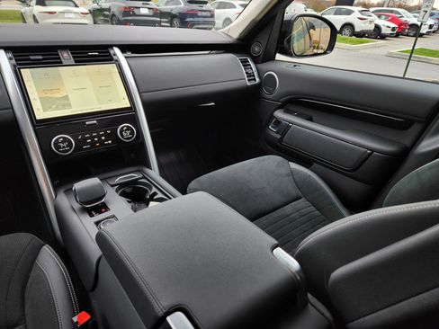 Certified 2024 Land Rover Discovery S image 14