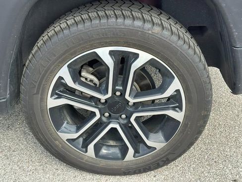 Used 2023 Jeep Compass Limited image 7