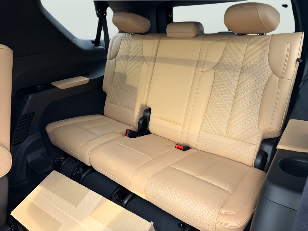 Certified 2026 Cadillac Escalade IQL Sport 2 w/ LPO, Floor Liner Package AWD/4WD image 35
