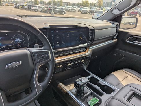 Certified 2022 Chevrolet Silverado 1500 RST w/ Convenience Package II AWD/4WD image 20