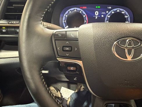 Used 2025 Toyota Crown AWD/4WD image 26