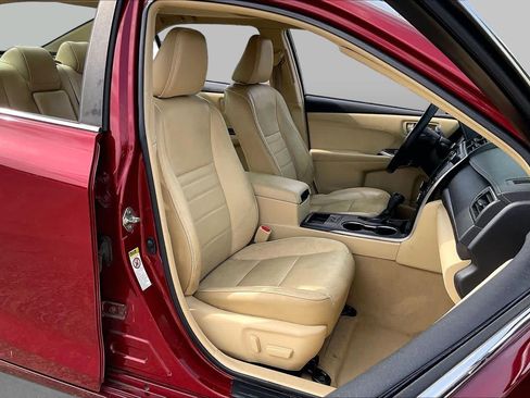 Used 2015 Toyota Camry XLE FWD image 8
