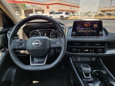 Used 2026 Nissan Rogue SV FWD image 12
