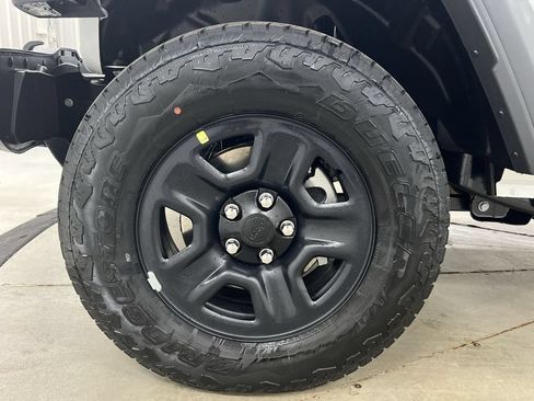 Used 2023 Jeep Gladiator Sport AWD/4WD image 24